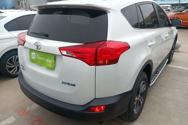 Used Toyota RAV4 2015 2.0L CVT Two-Wheel Drive Fashion Edition Rear Right 45 Deg