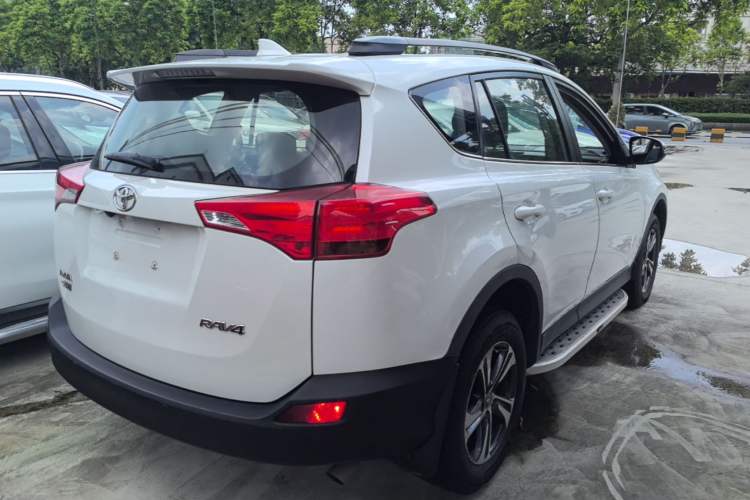 Used Toyota RAV4 2015 2.0L CVT Two-Wheel Drive Urban Edition Rear Right 45 Deg