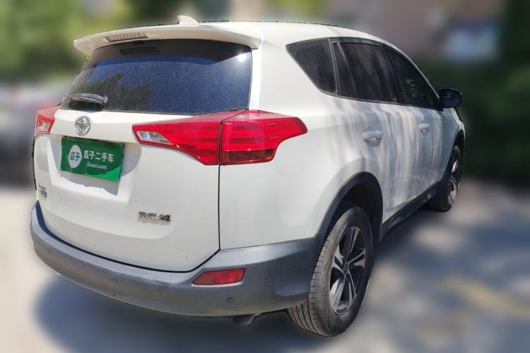 Used Toyota RAV4 2015 2.0L CVT Two-Wheel Drive Fashion Edition Rear Right 45 Deg