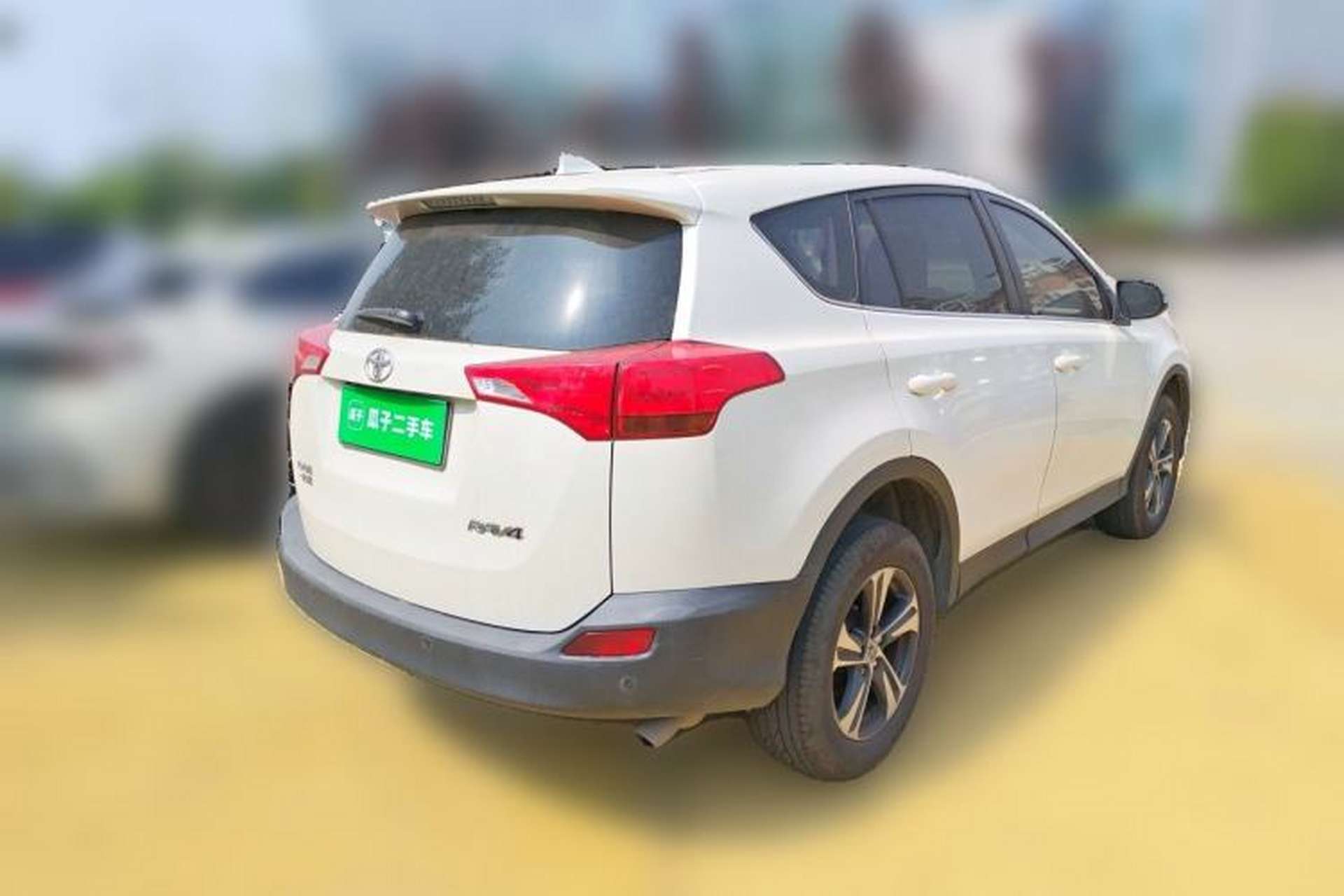 Used Toyota RAV4 2015 2.0L CVT Two-Wheel Drive Fashion Edition Rear Right 45 Deg