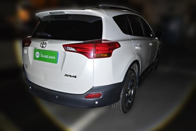 Used Toyota RAV4 2015 2.0L CVT Two-Wheel Drive Fashion Edition Rear Right 45 Deg