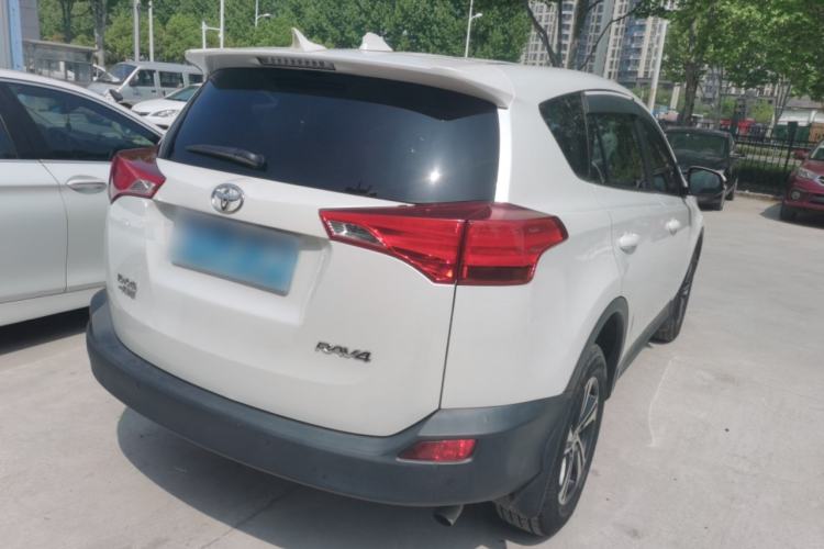 Used Toyota RAV4 2015 2.0L CVT Two-Wheel Drive Fashion Edition Rear Right 45 Deg