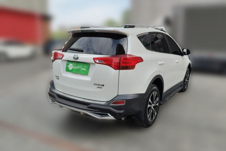Used Toyota RAV4 2015 2.0L CVT Two-Wheel Drive Fashion Edition Rear Right 45 Deg