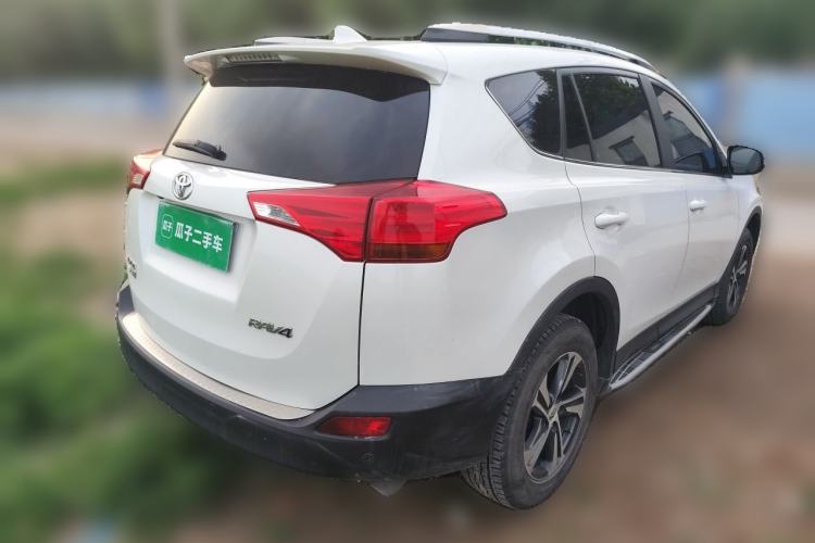 Used Toyota RAV4 2015 2.0L CVT Two-Wheel Drive Fashion Edition Rear Right 45 Deg
