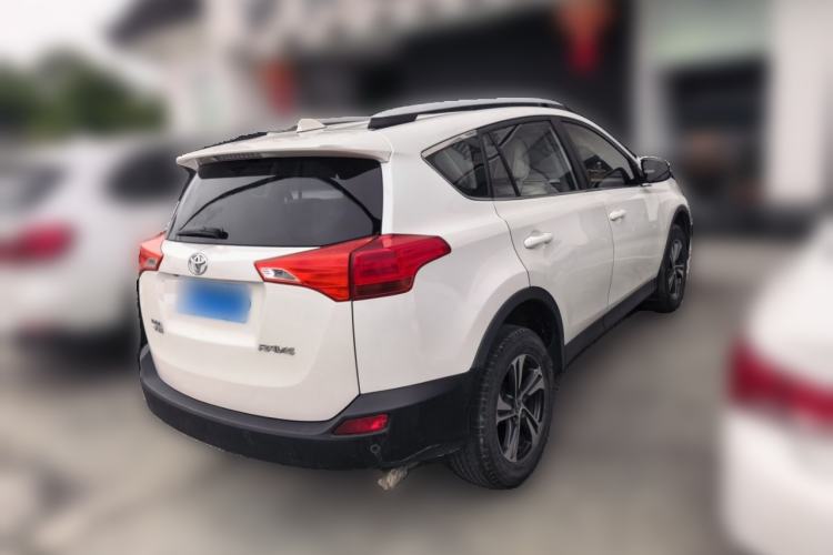 Used Toyota RAV4 2015 2.0L CVT Two-Wheel Drive Fashion Edition Rear Right 45 Deg