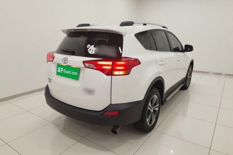 Used Toyota RAV4 2015 2.0L CVT Two-Wheel Drive Fashion Edition Rear Right 45 Deg