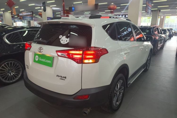 Used Toyota RAV4 2015 2.0L CVT Two-Wheel Drive Fashion Edition Rear Right 45 Deg