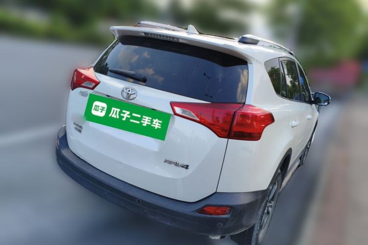 Used Toyota RAV4 2015 2.0L CVT Two-Wheel Drive Fashion Edition Rear Right 45 Deg
