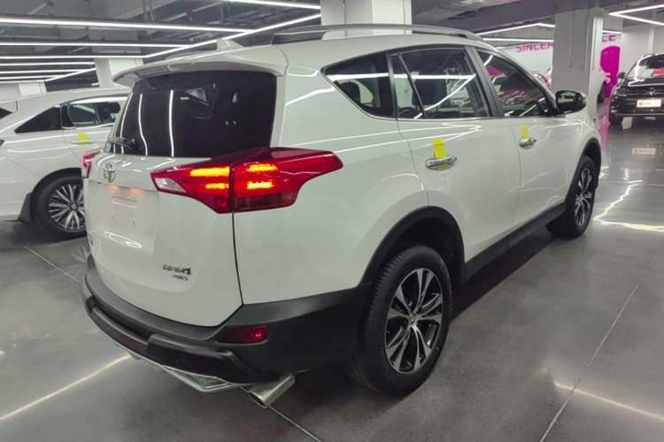 Used Toyota RAV4 2015 2.5L Automatic 4x4 Elite Edition Rear Right 45 Deg