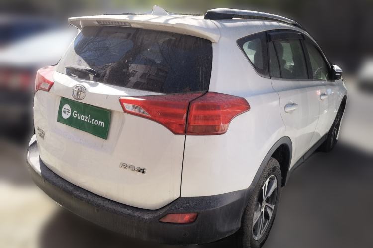 Used Toyota RAV4 2015 2.0L CVT Two-Wheel Drive Fashion Edition Rear Right 45 Deg