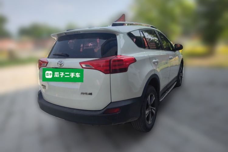 Used Toyota RAV4 2015 2.0L CVT Two-Wheel Drive Fashion Edition Rear Right 45 Deg