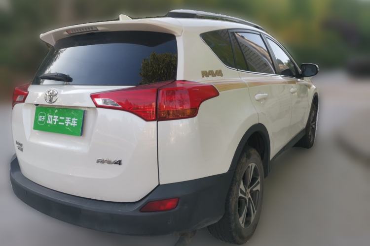Used Toyota RAV4 2015 2.0L CVT Two-Wheel Drive Fashion Edition Rear Right 45 Deg