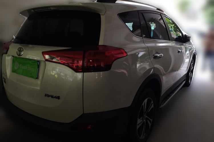 Used Toyota RAV4 2015 2.0L CVT Two-Wheel Drive Fashion Edition Rear Right 45 Deg
