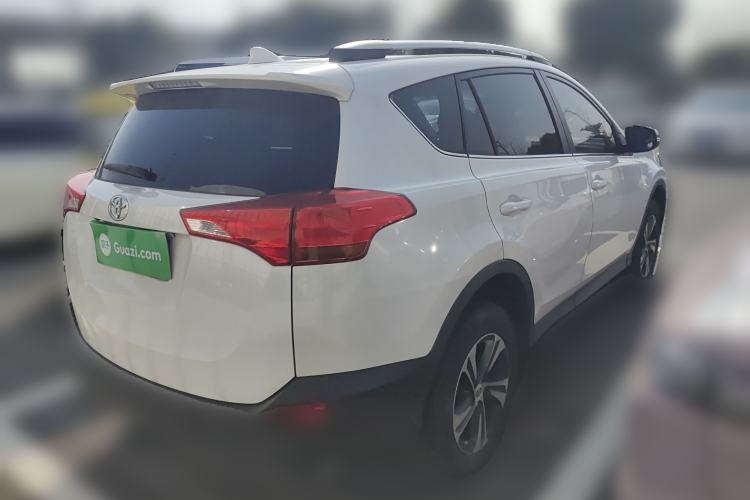 Used Toyota RAV4 2015 2.0L CVT Two-Wheel Drive Fashion Edition Rear Right 45 Deg