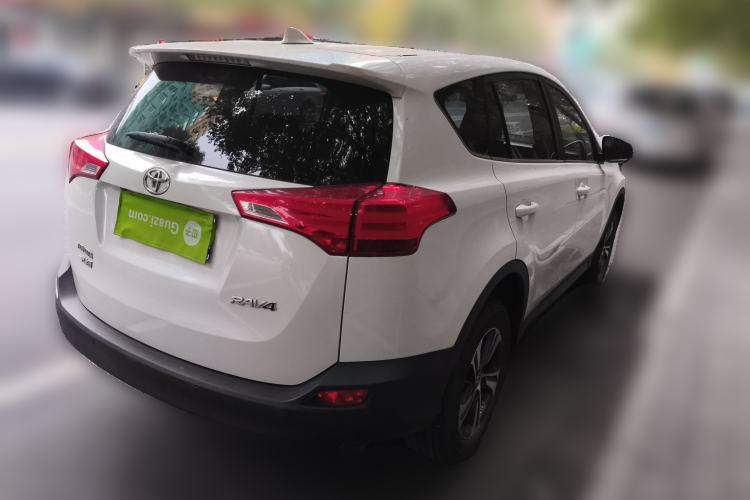 Used Toyota RAV4 2015 2.0L CVT Two-Wheel Drive Fashion Edition Rear Right 45 Deg
