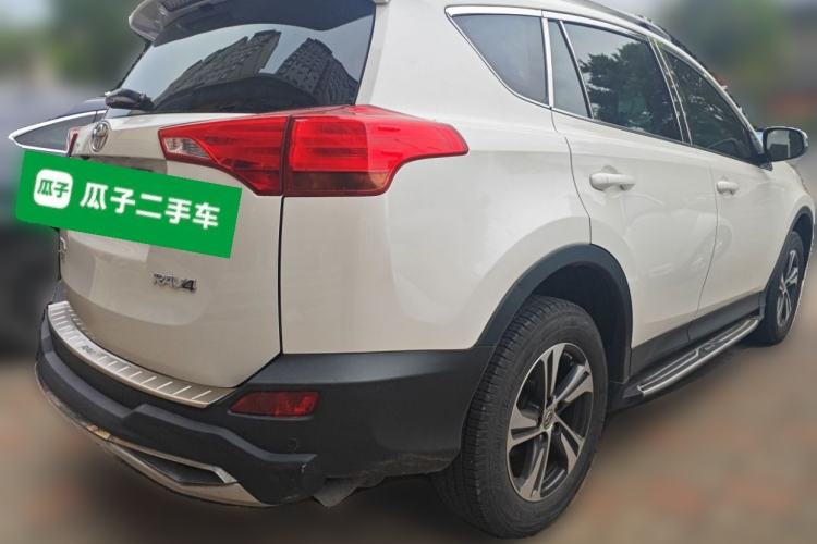 Used Toyota RAV4 2015 2.0L CVT Two-Wheel Drive Fashion Edition Rear Right 45 Deg