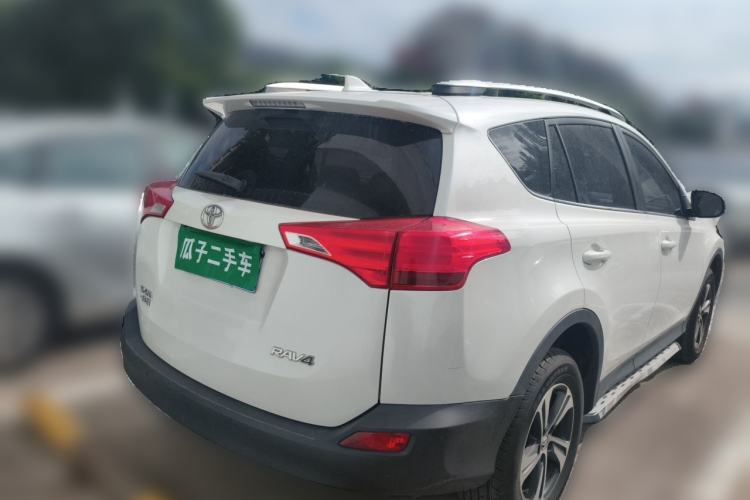 Used Toyota RAV4 2015 2.0L CVT Two-Wheel Drive Fashion Edition Rear Right 45 Deg