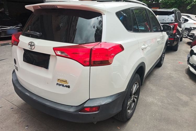 Used Toyota RAV4 2015 2.0L CVT Two-Wheel Drive Fashion Edition Rear Right 45 Deg