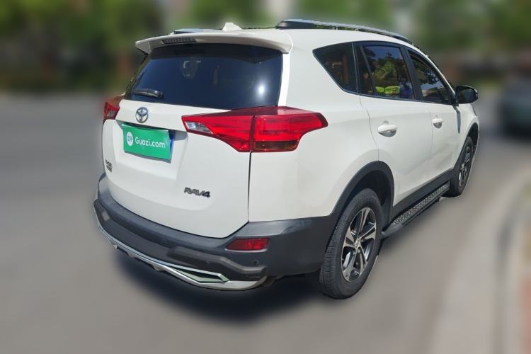 Used Toyota RAV4 2015 2.0L CVT Two-Wheel Drive Fashion Edition Rear Right 45 Deg