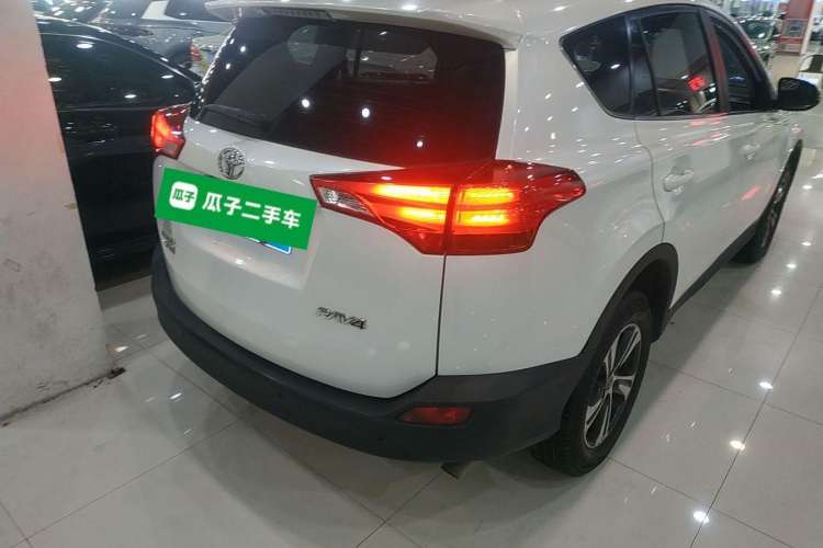 Used Toyota RAV4 2015 2.0L CVT Two-Wheel Drive Urban Edition Rear Right 45 Deg