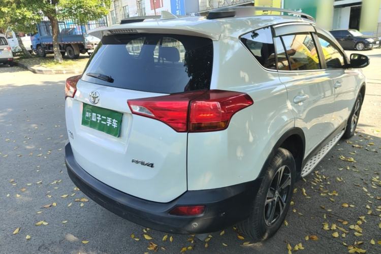 Used Toyota RAV4 2015 2.0L CVT Two-Wheel Drive Fashion Edition Rear Right 45 Deg