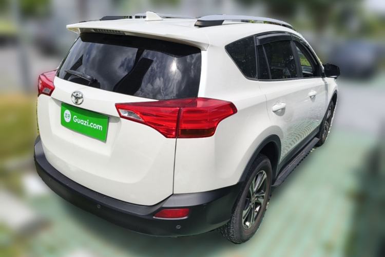 Used Toyota RAV4 2015 2.0L CVT Two-Wheel Drive Fashion Edition Rear Right 45 Deg