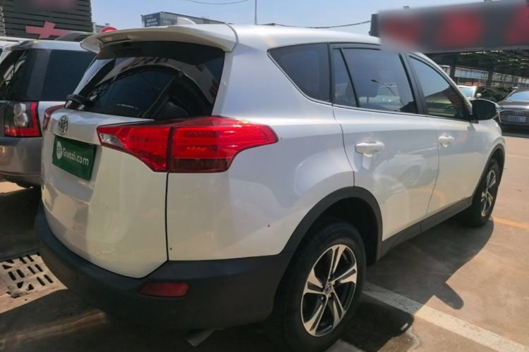 Used Toyota RAV4 2015 2.0L CVT Two-Wheel Drive Fashion Edition Rear Right 45 Deg