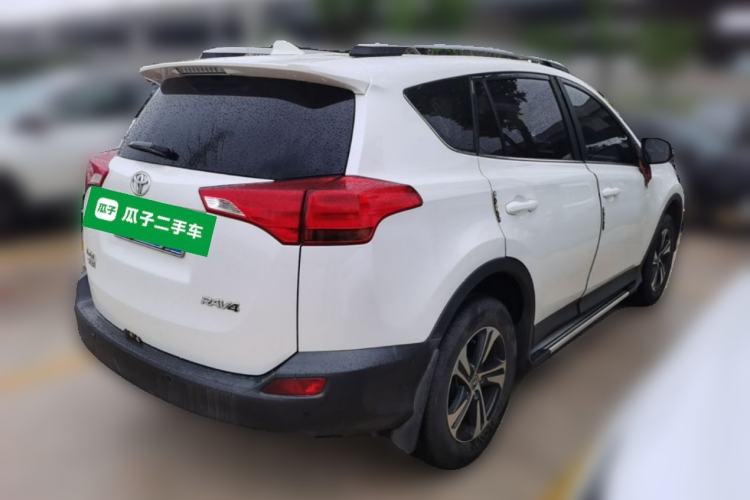 Used Toyota RAV4 2015 2.0L CVT Two-Wheel Drive Fashion Edition Rear Right 45 Deg