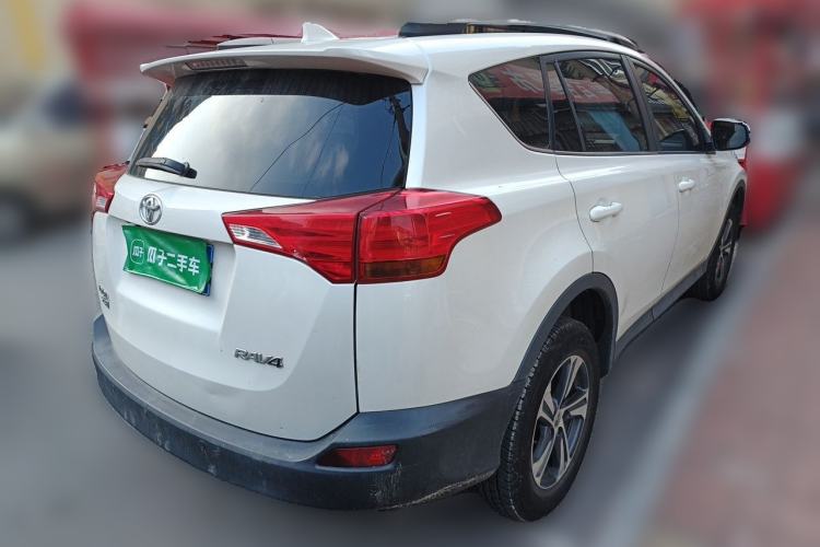 Used Toyota RAV4 2015 2.0L CVT Two-Wheel Drive Fashion Edition Rear Right 45 Deg