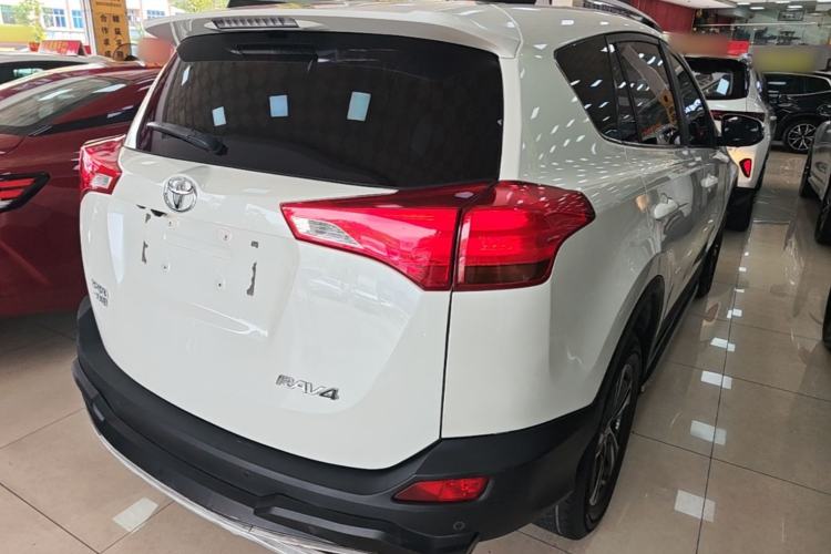 Used Toyota RAV4 2015 2.0L CVT Two-Wheel Drive Fashion Edition Rear Right 45 Deg