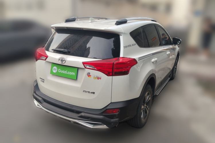 Used Toyota RAV4 2015 2.0L CVT Two-Wheel Drive Fashion Edition Rear Right 45 Deg