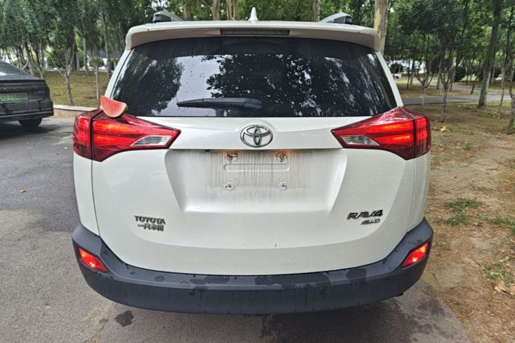 Used Toyota RAV4 2015 2.0L CVT Four-Wheel Drive New Edition Rear