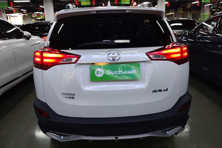 Used Toyota RAV4 2015 2.0L CVT Two-Wheel Drive Fashion Edition Rear