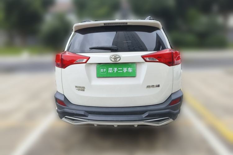 Used Toyota RAV4 2015 2.0L CVT Two-Wheel Drive Fashion Edition Rear