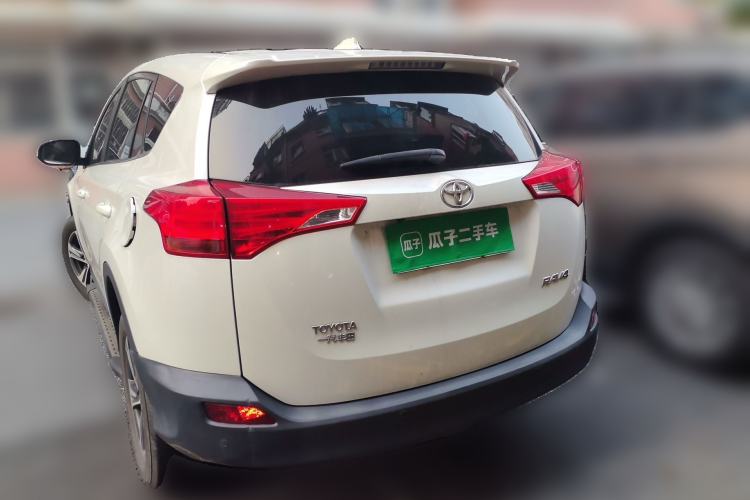 Used Toyota RAV4 2015 2.0L CVT Two-Wheel Drive Fashion Edition Rear