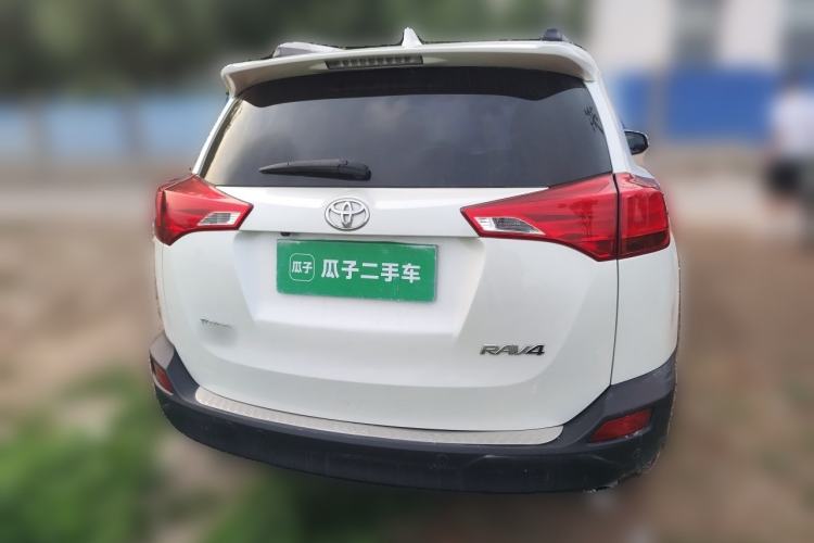Used Toyota RAV4 2015 2.0L CVT Two-Wheel Drive Fashion Edition Rear