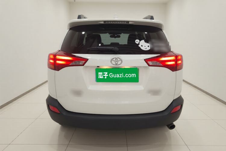 Used Toyota RAV4 2015 2.0L CVT Two-Wheel Drive Fashion Edition Rear