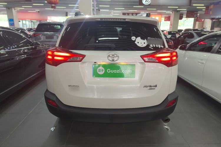 Used Toyota RAV4 2015 2.0L CVT Two-Wheel Drive Fashion Edition Rear