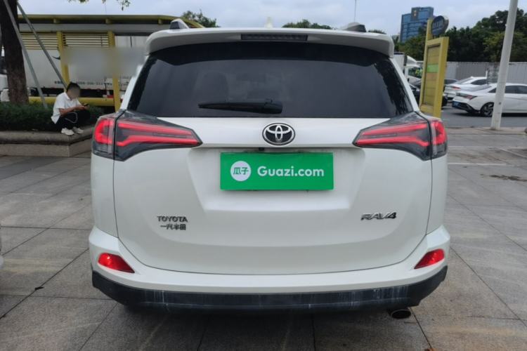 Used Toyota RAV4 2015 2.0L CVT Two-Wheel Drive Fashion Edition Rear