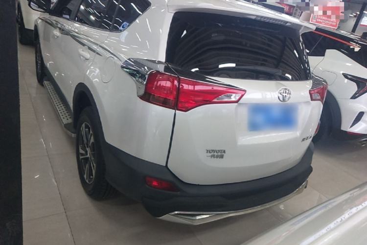 Used Toyota RAV4 2015 2.0L CVT Two-Wheel Drive Fashion Edition Rear