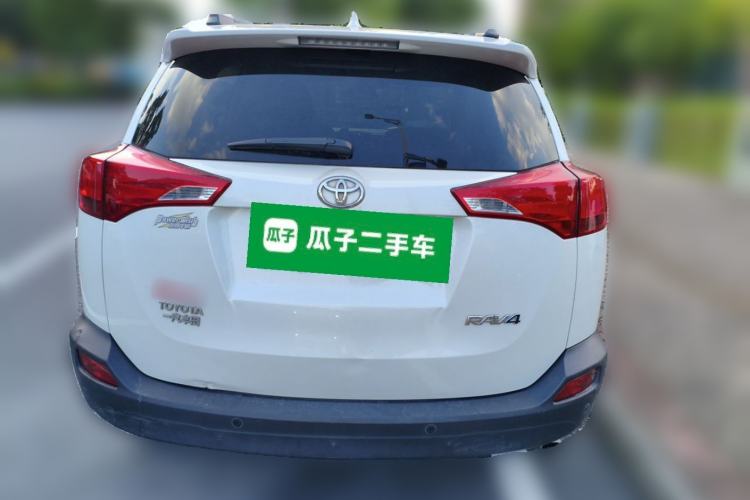 Used Toyota RAV4 2015 2.0L CVT Two-Wheel Drive Fashion Edition Rear