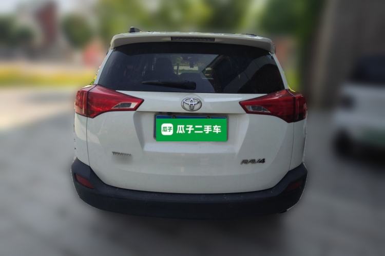 Used Toyota RAV4 2015 2.0L CVT Two-Wheel Drive Fashion Edition Rear