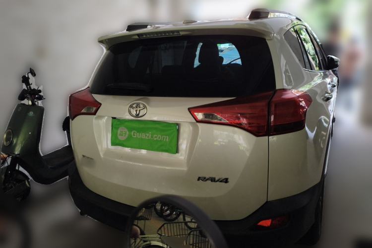 Used Toyota RAV4 2015 2.0L CVT Two-Wheel Drive Fashion Edition Rear