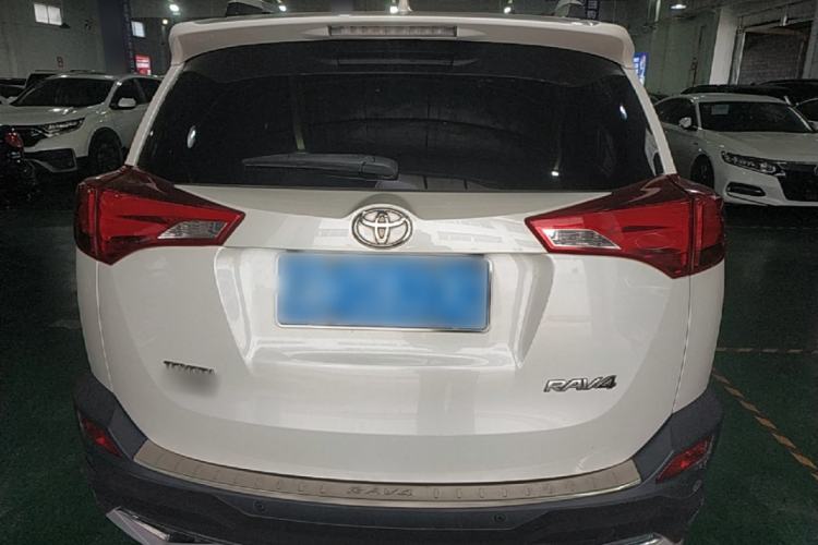 Used Toyota RAV4 2015 2.0L CVT Two-Wheel Drive Fashion Edition Rear