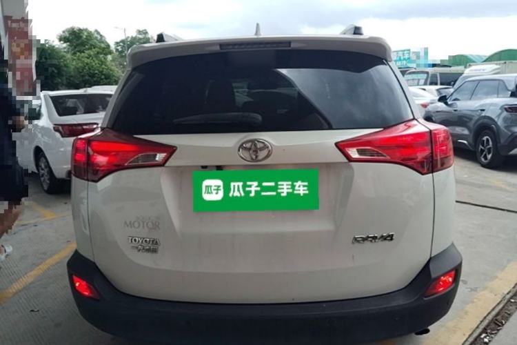 Used Toyota RAV4 2015 2.0L CVT Two-Wheel Drive Fashion Edition Rear