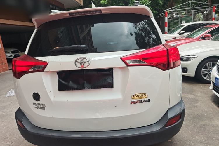 Used Toyota RAV4 2015 2.0L CVT Two-Wheel Drive Fashion Edition Rear