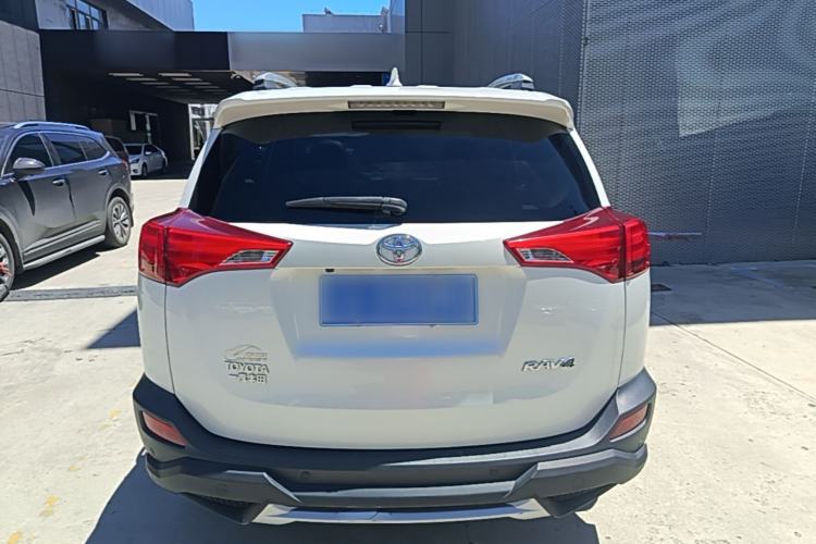 Used Toyota RAV4 2015 2.0L CVT Two-Wheel Drive Fashion Edition Rear