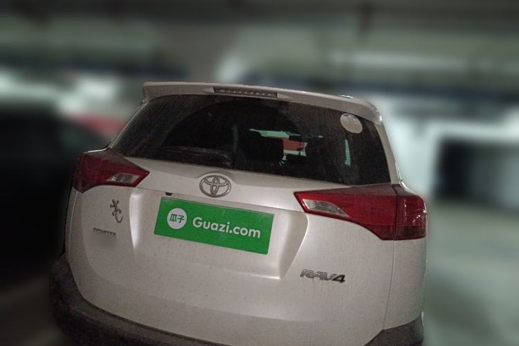 Used Toyota RAV4 2015 2.0L CVT Two-Wheel Drive Fashion Edition Rear