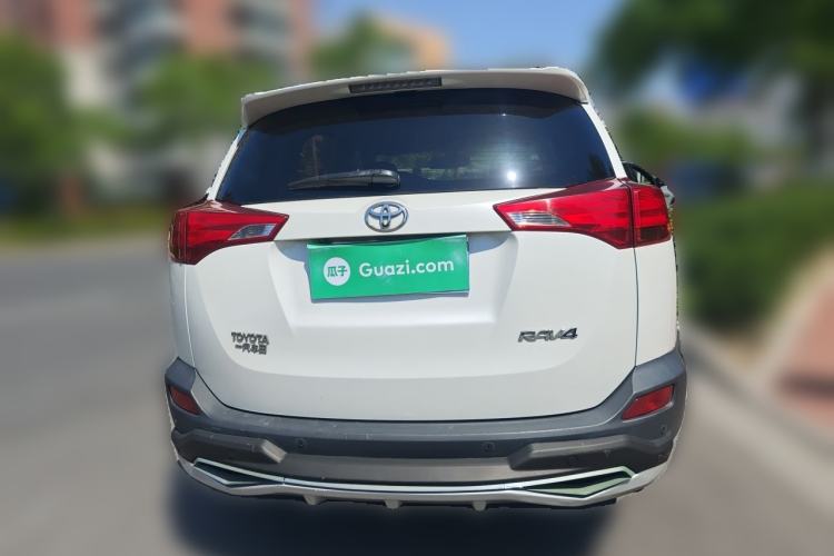 Used Toyota RAV4 2015 2.0L CVT Two-Wheel Drive Fashion Edition Rear