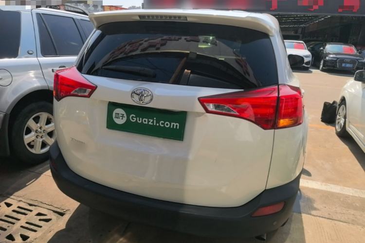 Used Toyota RAV4 2015 2.0L CVT Two-Wheel Drive Fashion Edition Rear
